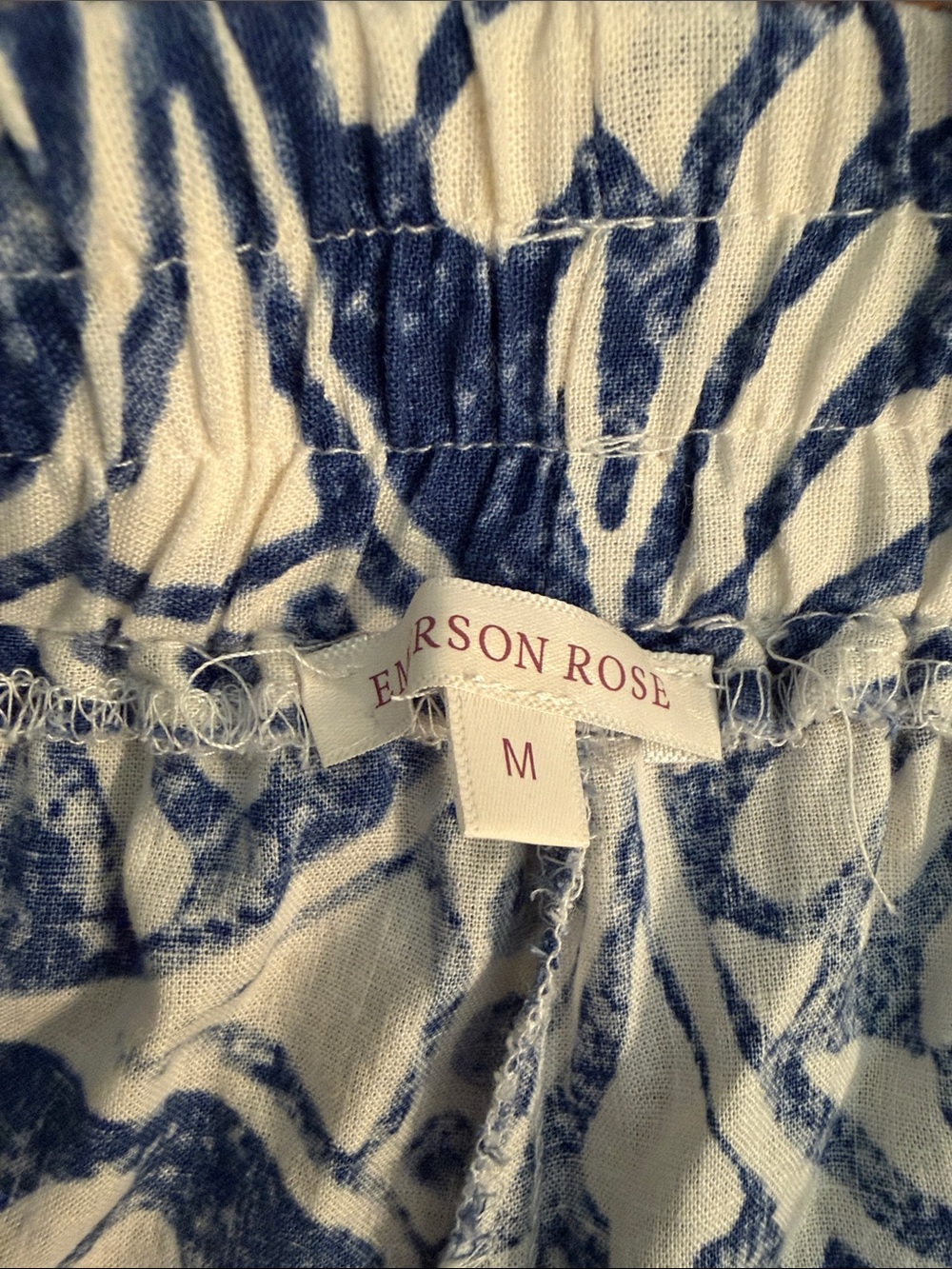 Emerson Rose Wide Leg White and Blue Ankle Pants - Picture 3 of 4